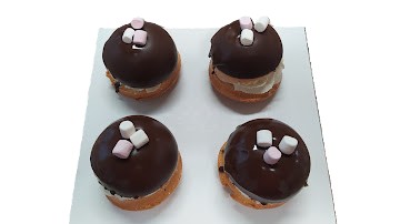 Muxus. Bizcocho de chocolate y chantilly