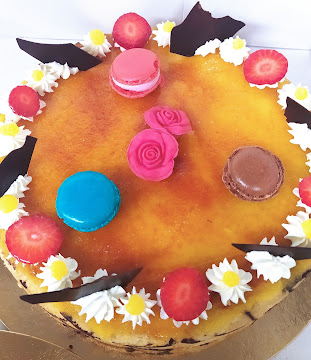 Tarta Tres Gustos. Yema, nata y trufa